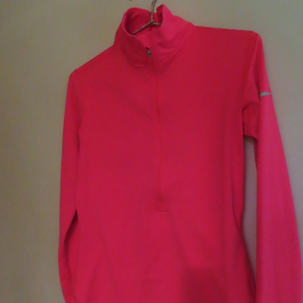 Nike pro drifit half zip with thumb holes Women's Medium